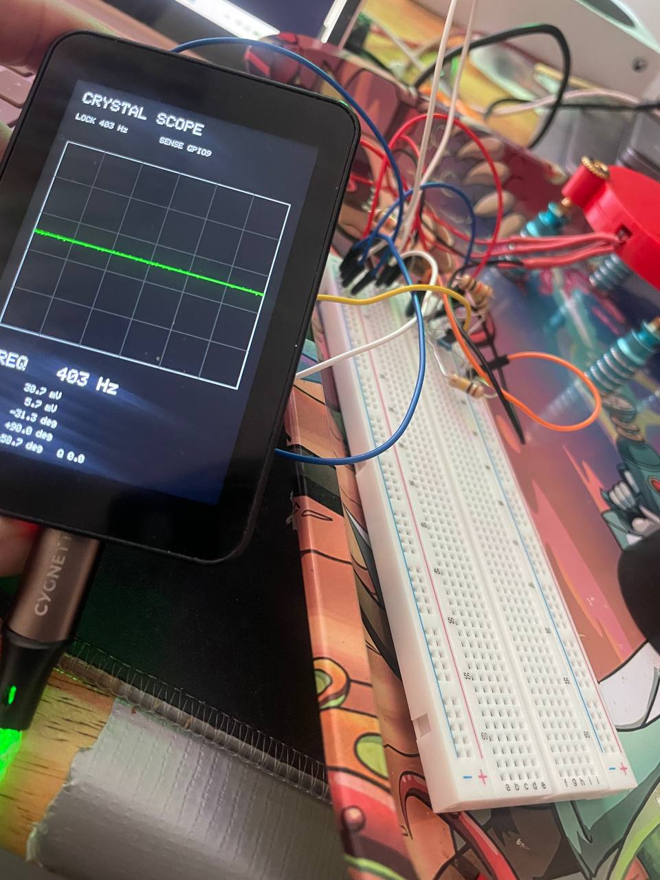 The Waveshare crystal scope showing the 403 Hz drive and live sense waveform